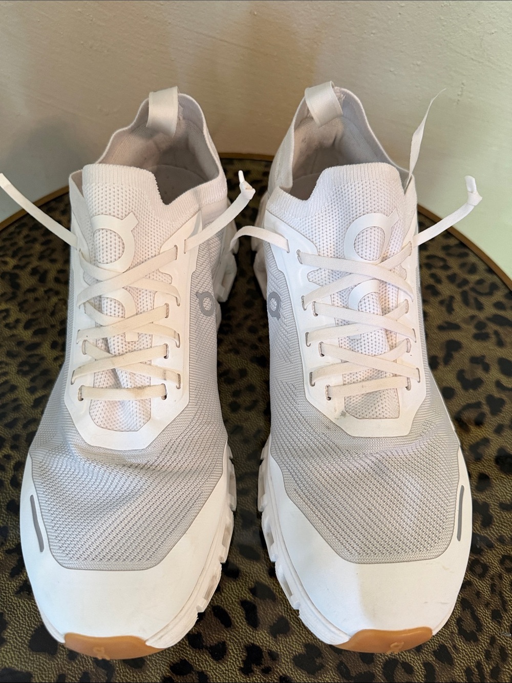 On Running Cloud 6 Versa Men's Running Shoes — White Size 10.5